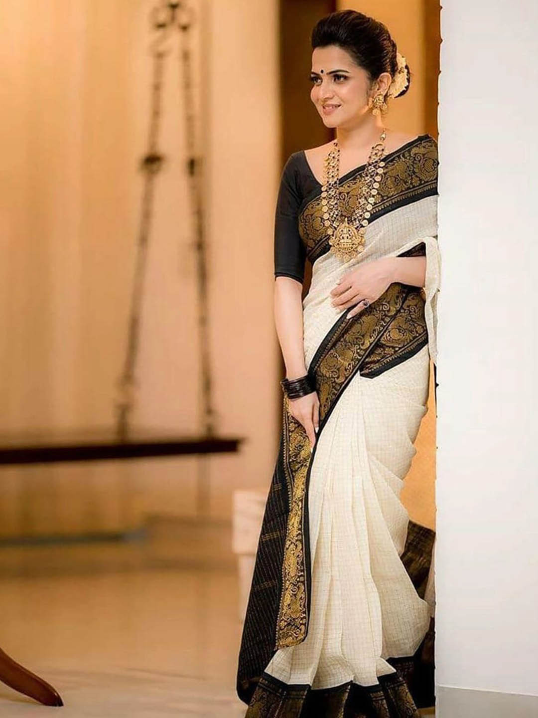 

SAREEWAVE Checked Zari Art Silk Kota Saree, White
