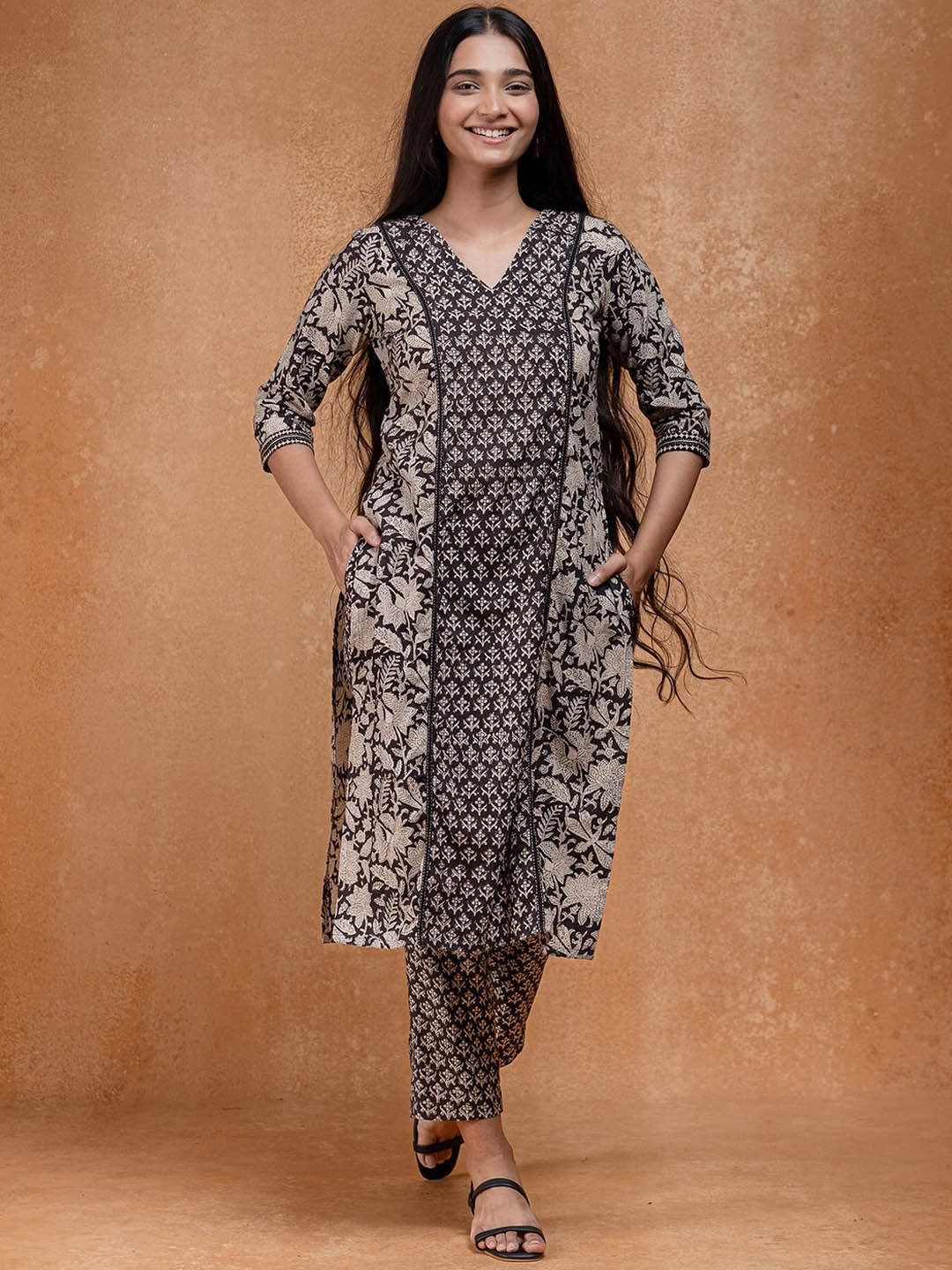 

OKHAI Ethnic Motifs Printed Pure Cotton Straight Kurta With Trousers, Black