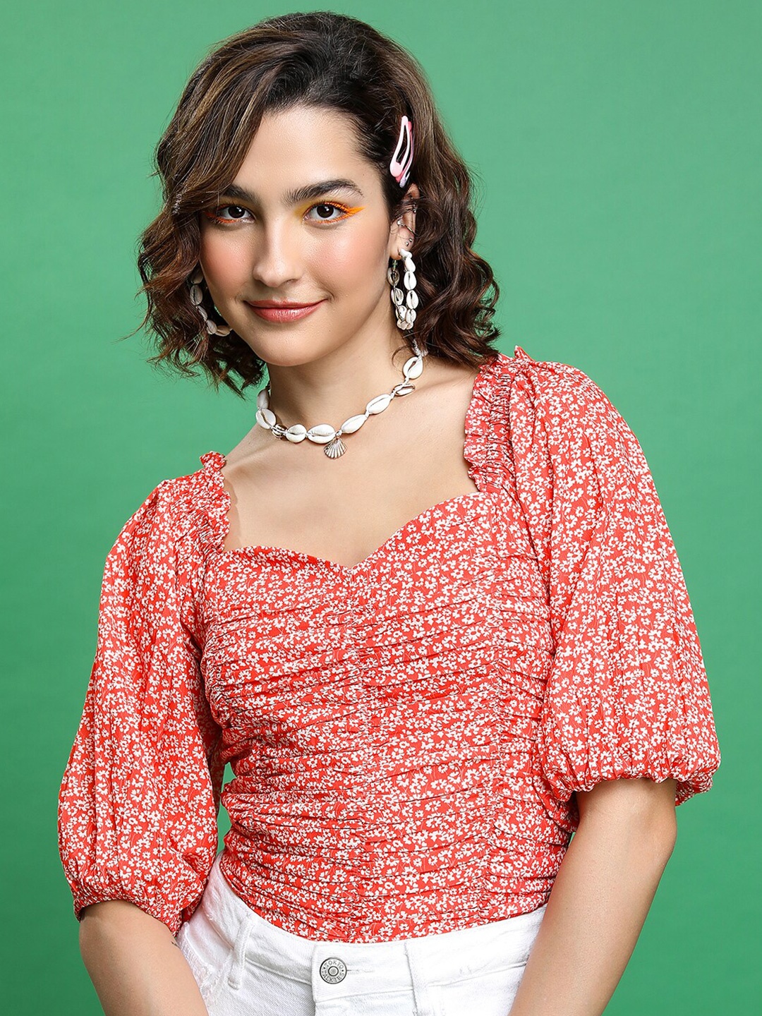 

Tokyo Talkies Red & White Floral Printed Sweetheart Neck Puffed Sleeves Ruched Top