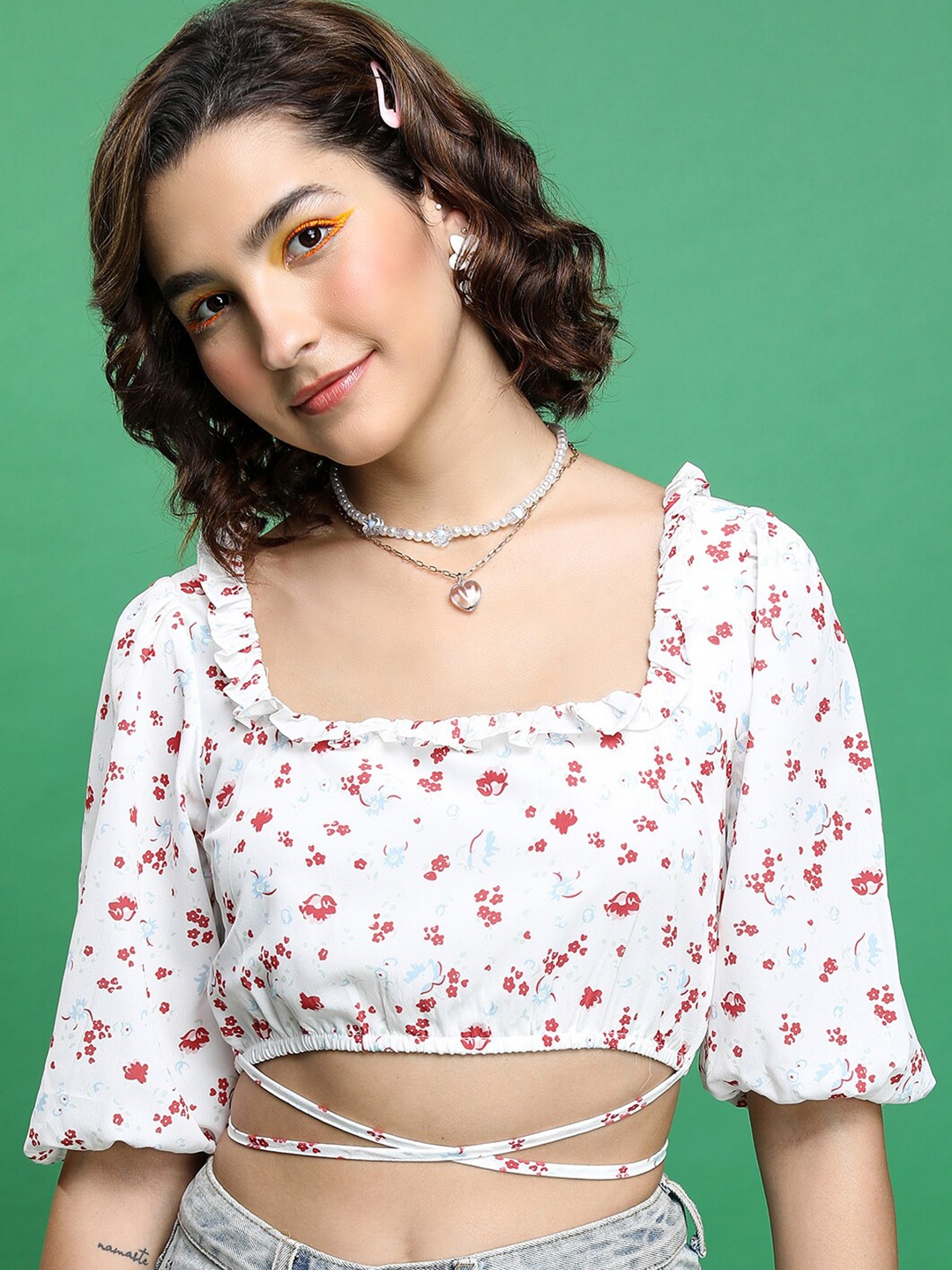 

Tokyo Talkies Off White & Pink Floral Printed Square Neck Smocked Fitted Crop Top