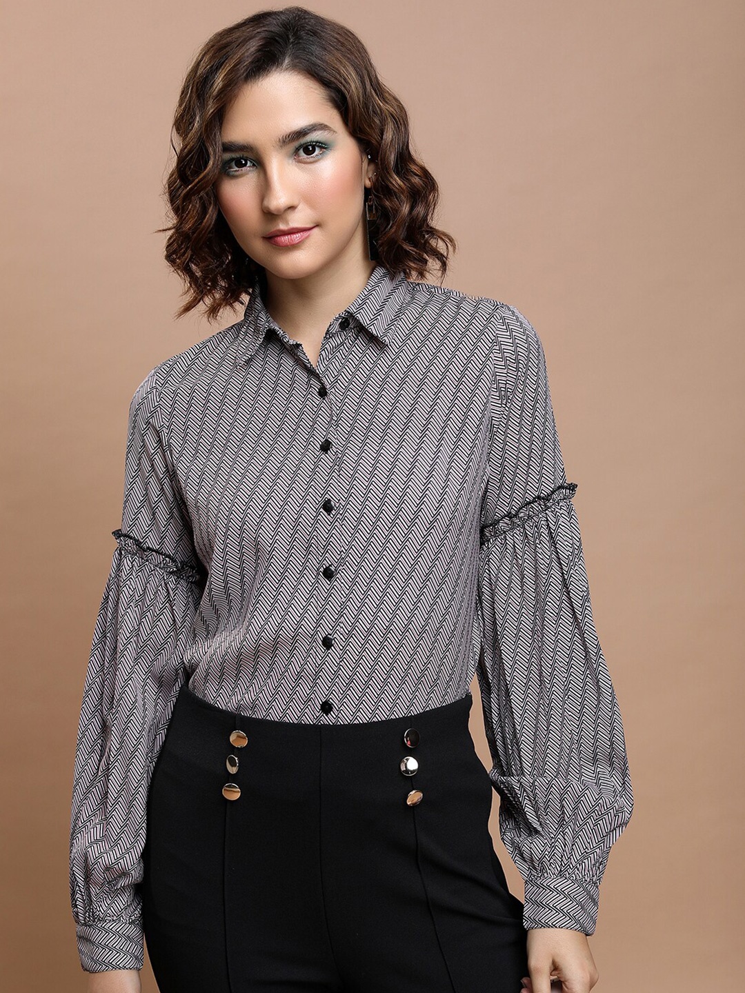 

Tokyo Talkies White & Black Geometric Printed Cuffed Sleeves Shirt Style Top