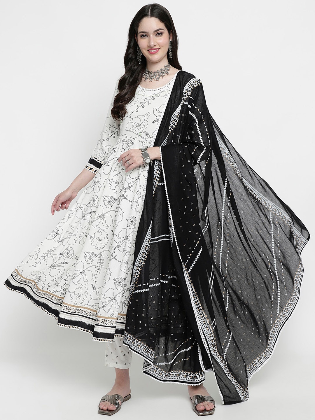 

aayusika Floral Printed Empire Phulkari Kurta with Trousers & With Dupatta, White