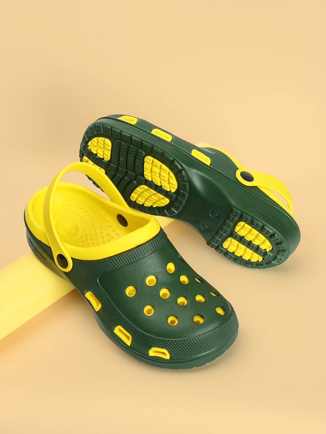 

ParaFeet Men Colourblocked Comfortable Clogs, Olive