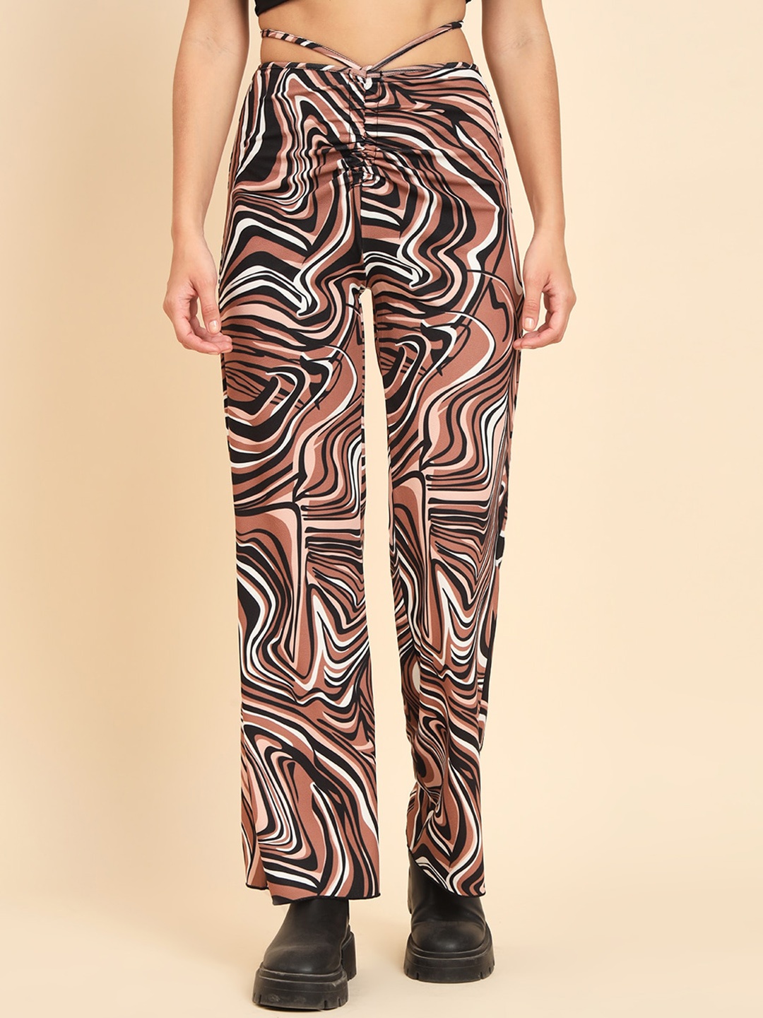

MAZIE Women Original Regular Fit Abstract Printed Mid-Rise Parallel Trousers, Black