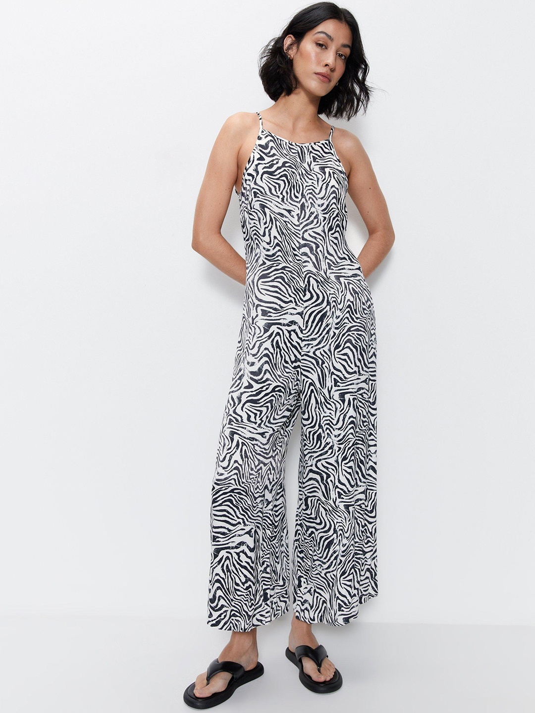 

WAREHOUSE Zebra Print Satin Wide Leg Basic Jumpsuit, White