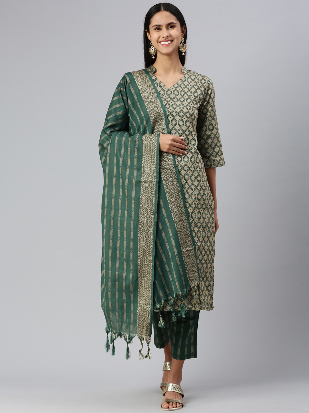 

KALINI Women Ethnic Motifs Embroidered Regular Sequinned Kurta with Trousers, Green