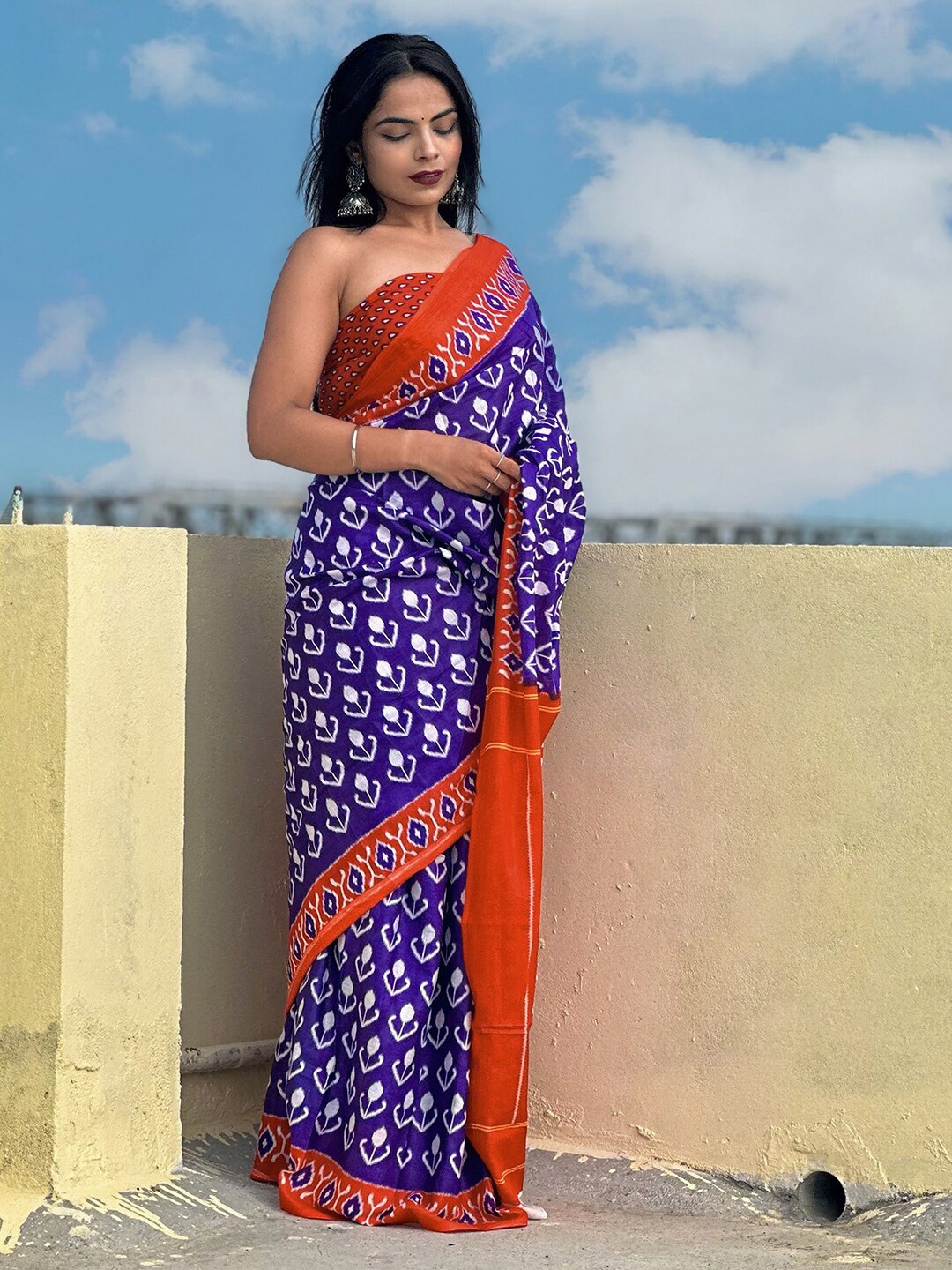 

Mitera Ethnic Motifs Printed Saree, Blue