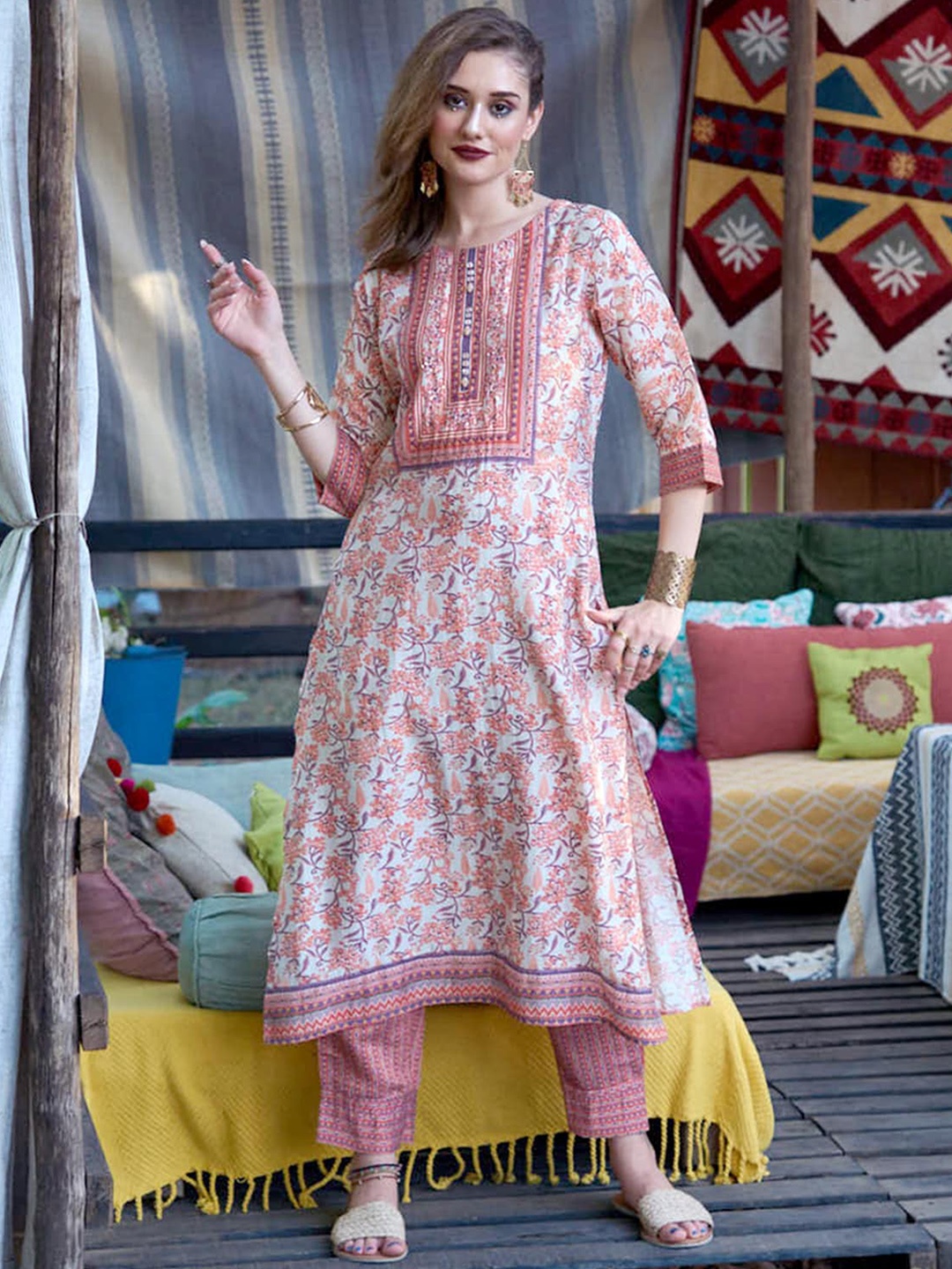 

ODETTE Floral Printed Regular Kurta with Trousers, Peach