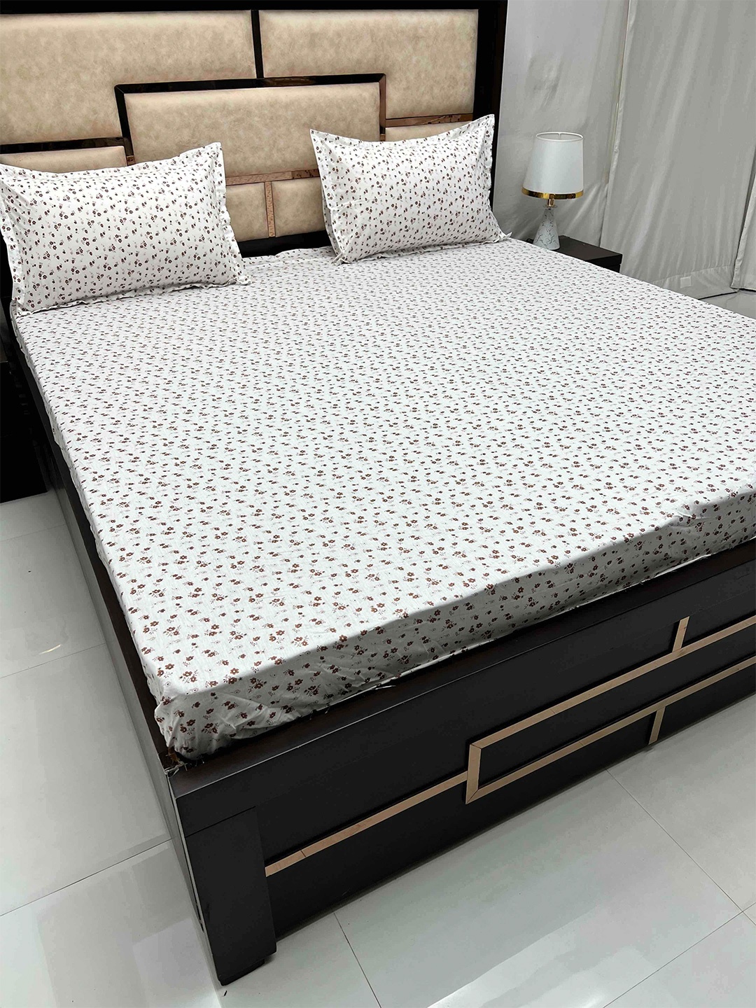 

Pure Decor White & Brown Pure Cotton 250 TC Super King Fitted Bedsheet & 2 Pillow Covers