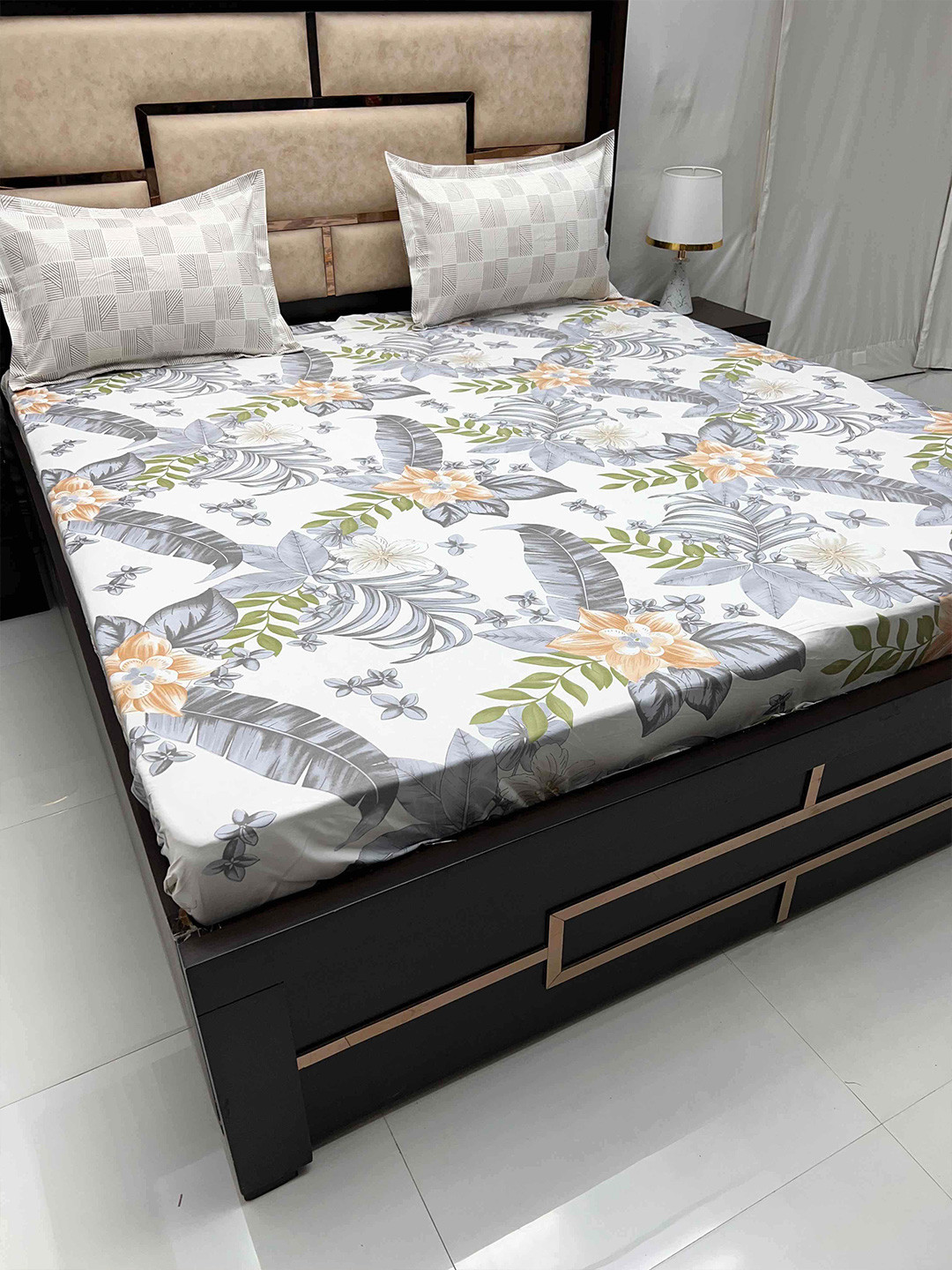 

Pure Decor Manor Grey Floral Polycotton 162 TC Super King Bedsheet & 2 Pillow Covers