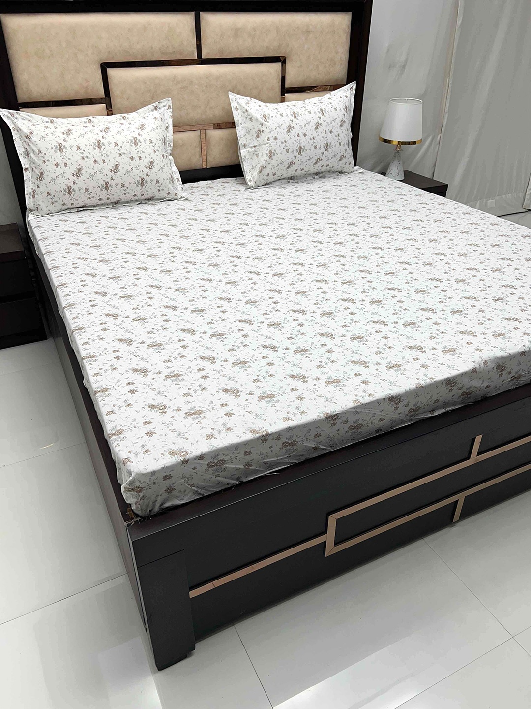 

Pure Decor Gem White Floral Pure Cotton 250 TC Fitted King Bedsheet With 2 Pillow Covers