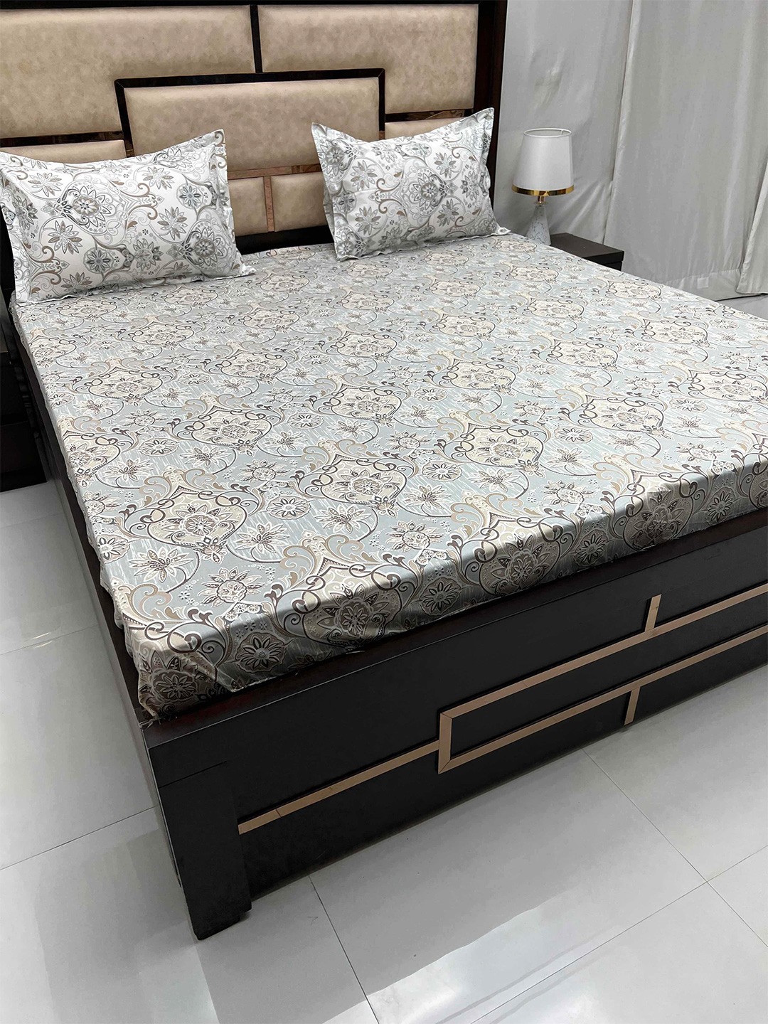 

Pure Decor Sapphire Grey Printed Cotton 250 TC Fitted King Bedsheet With 2 Pillow Covers