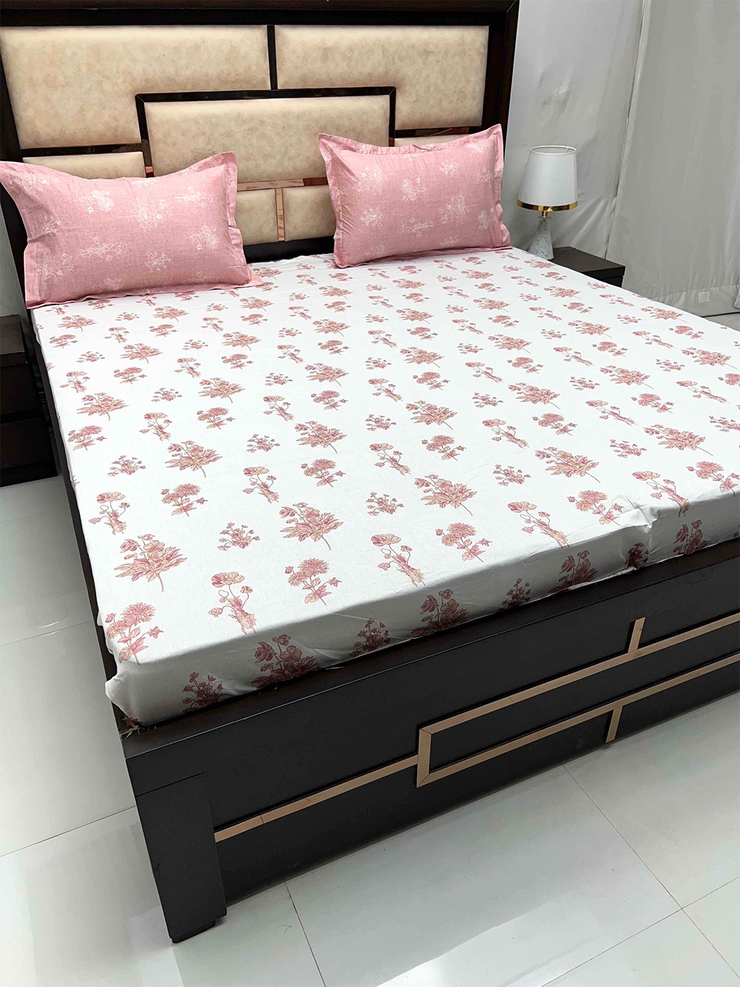 Pure Decor Sapphire Pink & White Floral Cotton 250 TC King Bedsheet With 2 Pillow Covers