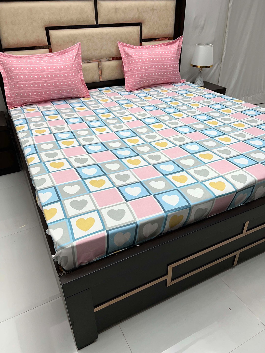 

Pure Decor Manor Blue & Pink Geometric 162 TC Fitted King Bedsheet With 2 Pillow Covers