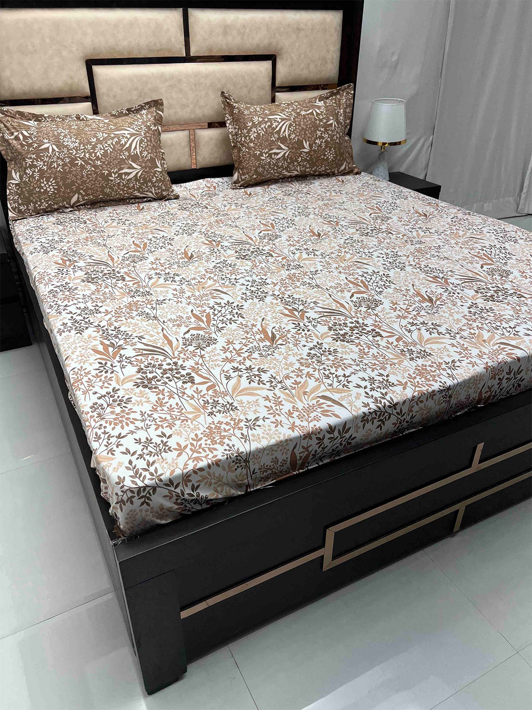 

Pure Decor Sapphire Brown Floral Pure Cotton 250 TC Fitted King Bedsheet & Pillow Covers