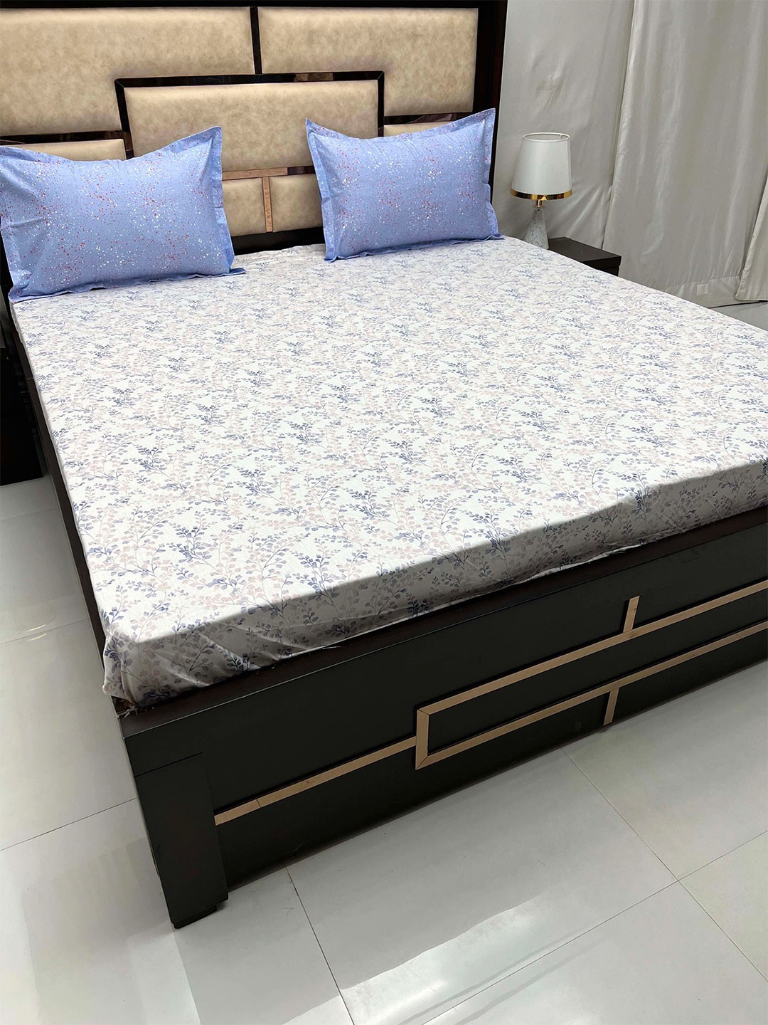 

Pure Decor Sapphire Blue Floral Pure Cotton 250 TC Fitted King Bedsheet With Pillow Covers