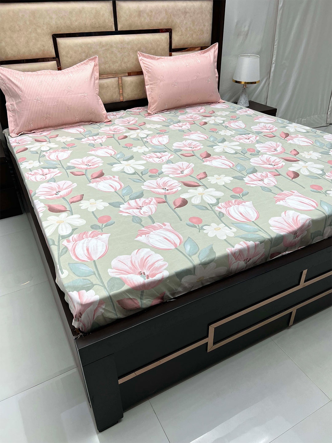 

Pure Decor Green & Pink Floral 162 TC Super King Fitted Bedsheet With 2 Pillow Covers