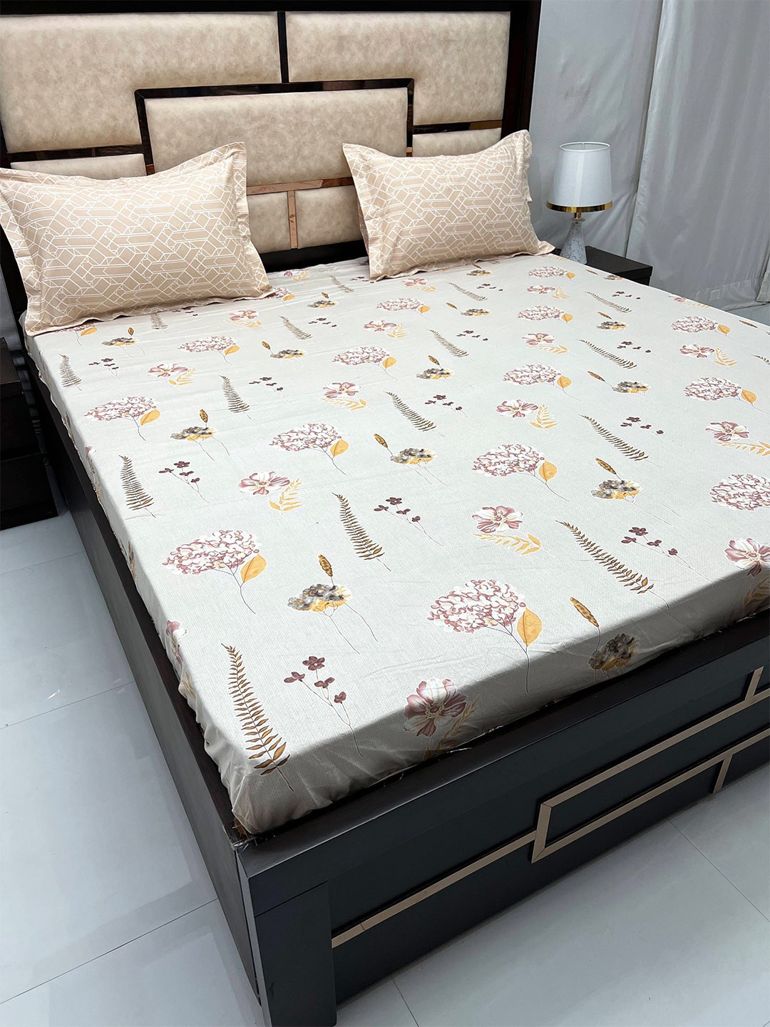 

Pure Decor Sapphire Grey Floral Pure Cotton 250 TC Fitted King Bedsheet With Pillow Covers