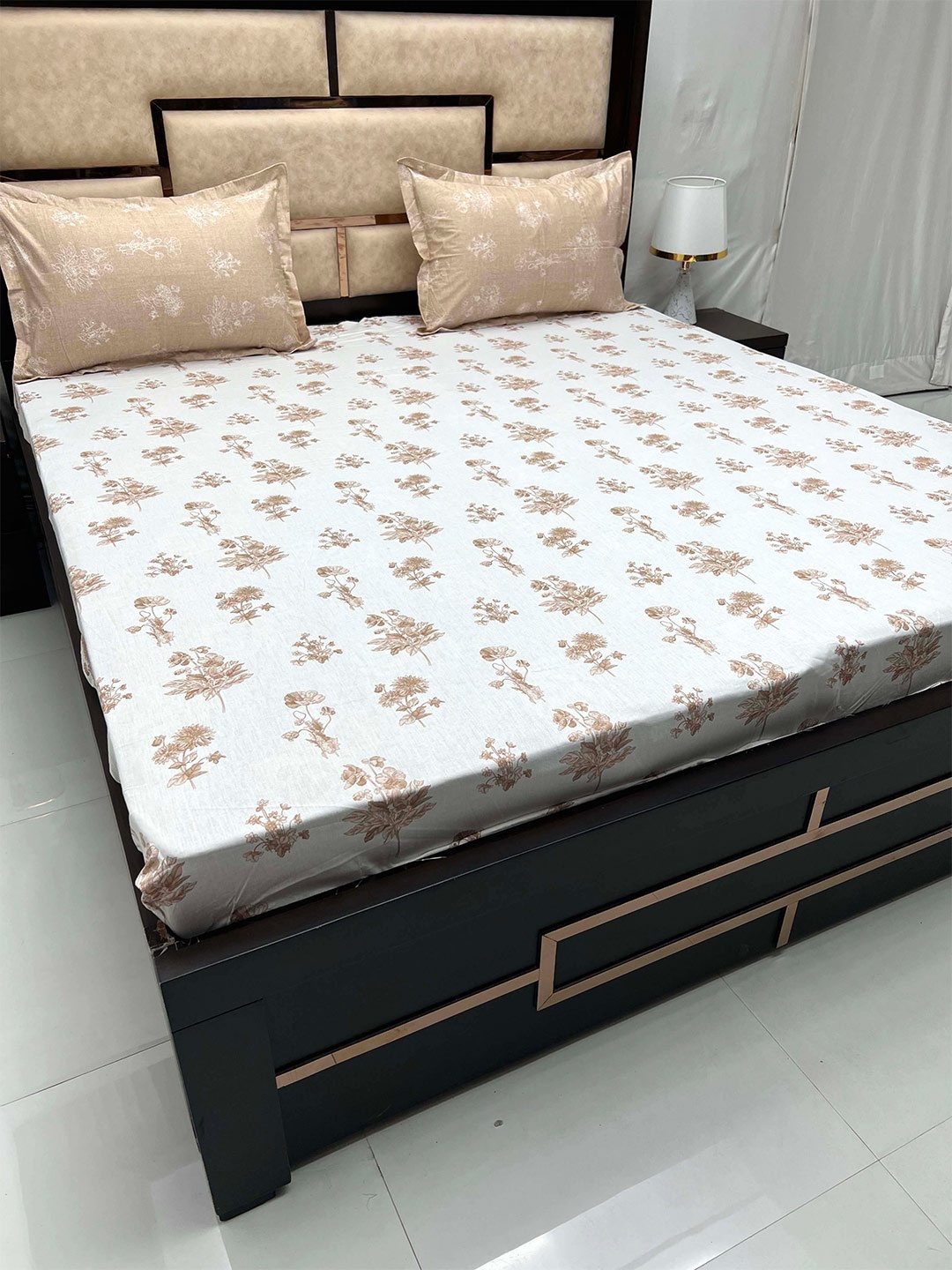 

Pure Decor Sapphire White Printed Cotton 250 TC Fitted King Bedsheet with 2 Pillow Covers, Brown