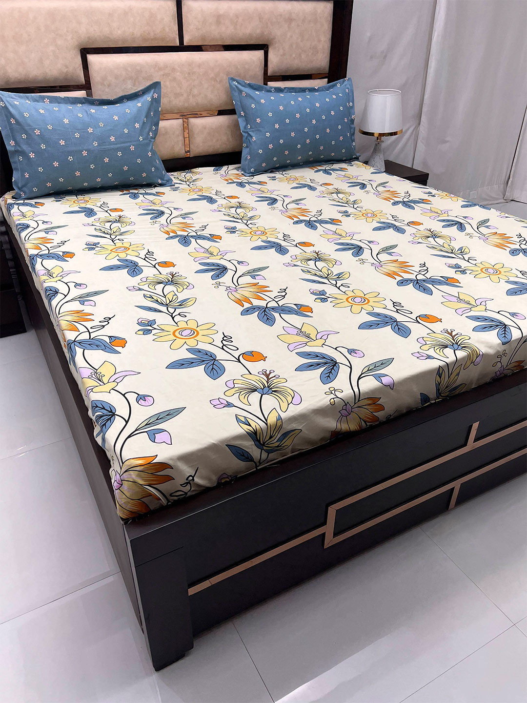 

Pure Decor Manor Cream & Purple Floral 162 TC Fitted King Bedsheet With 2 Pillow Covers