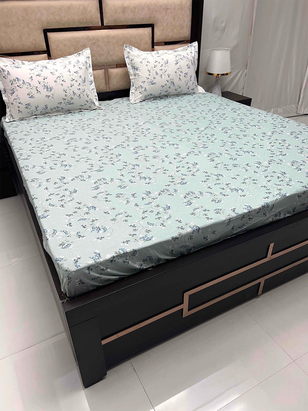 

Pure Decor Sapphire Green Floral Pure Cotton 250 TC Fitted King Bedsheet & Pillow Covers