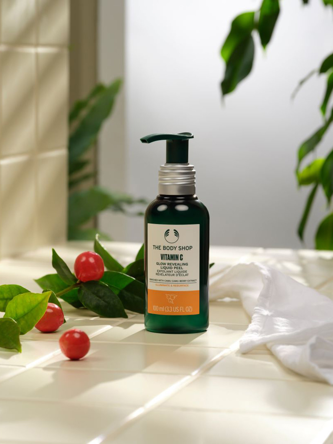 

THE BODY SHOP Illuminate & Resurface Vitamin C Glow Revealing Liquid Peel - 100ml, Green