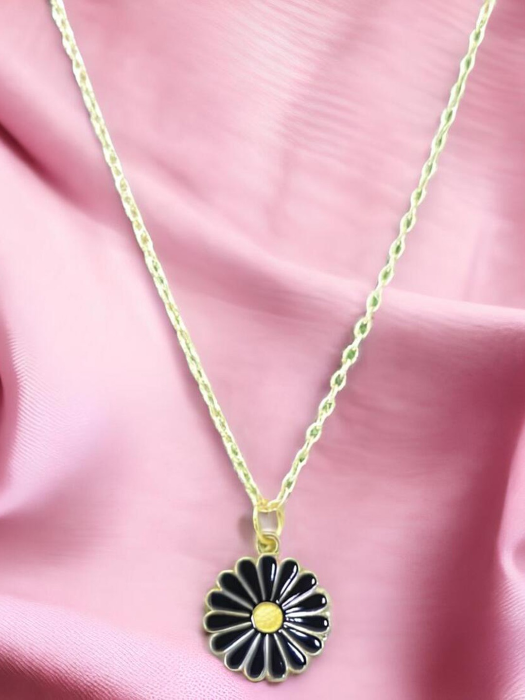 

ANNA CREATIONS Gold-Plated Daisy Flower Pendant With Chain