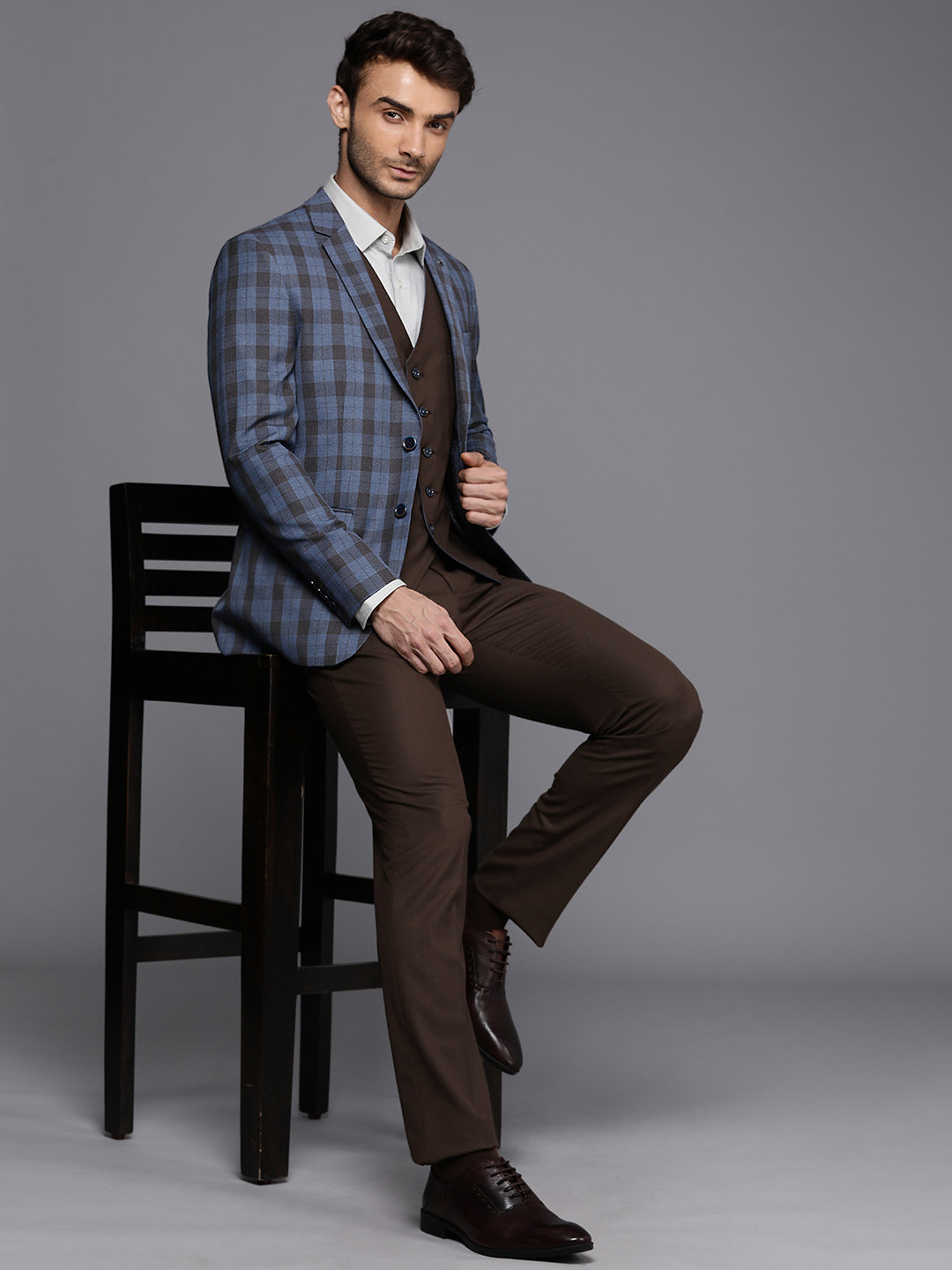 

Louis Philippe Men Checked Slim Fit 3 Piece Fit, Navy blue