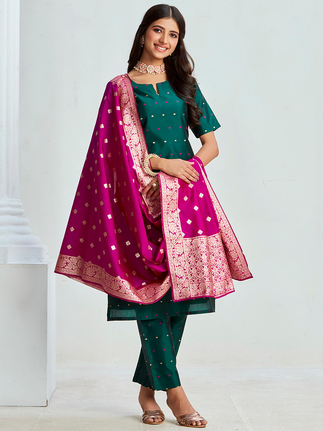 

Ishin Green Ethnic Motifs Woven Design Zari Jacquard Kurta With Trouser & Dupatta