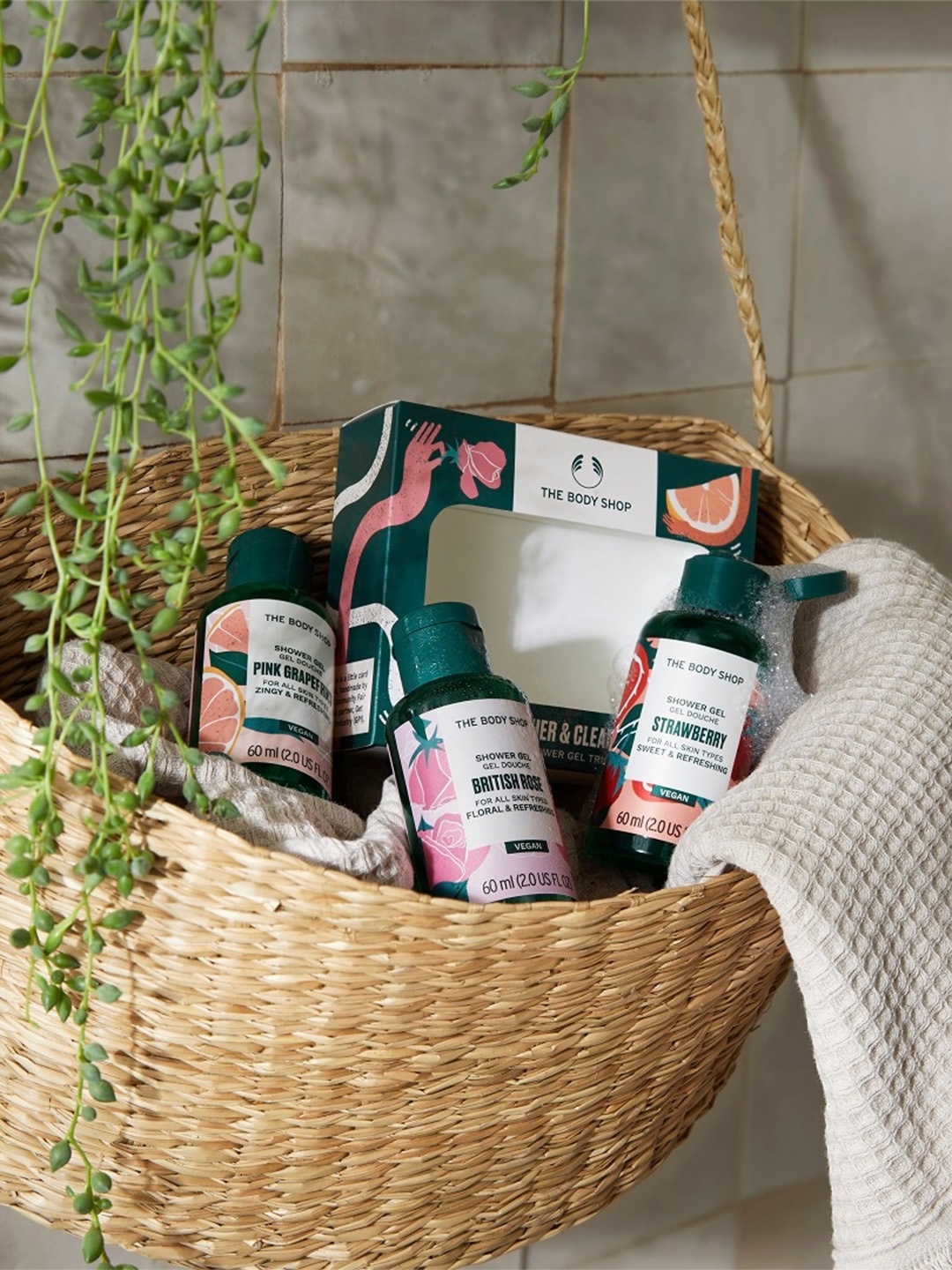 

THE BODY SHOP Set of 3 Shower Gels 60 ml Each - Pink Grapefruit, British Rose, Strawberry, Green