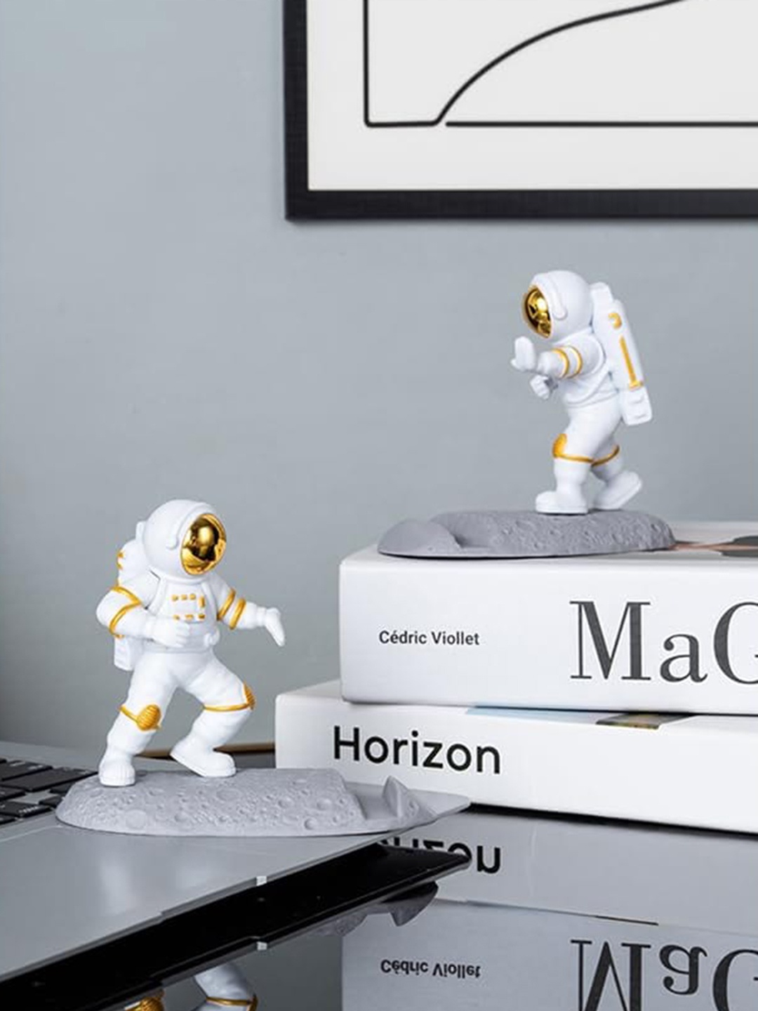 

Street27 White & Gold-Toned Textured Astronaut Mobile Stand Figurine Showpiece