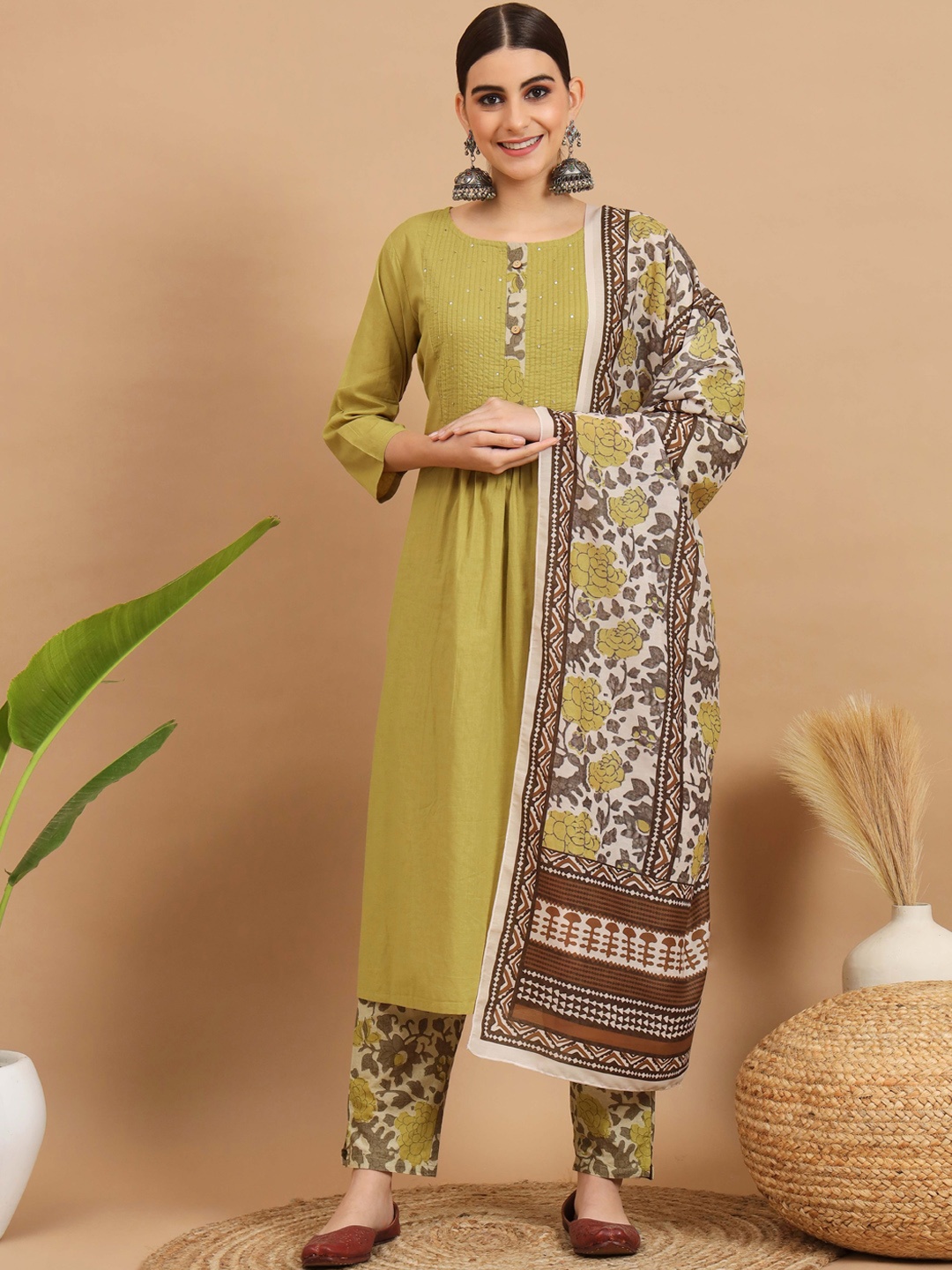 

Vbuyz Pleated Sequinned Kurta & Trousers With Dupatta, Lime green