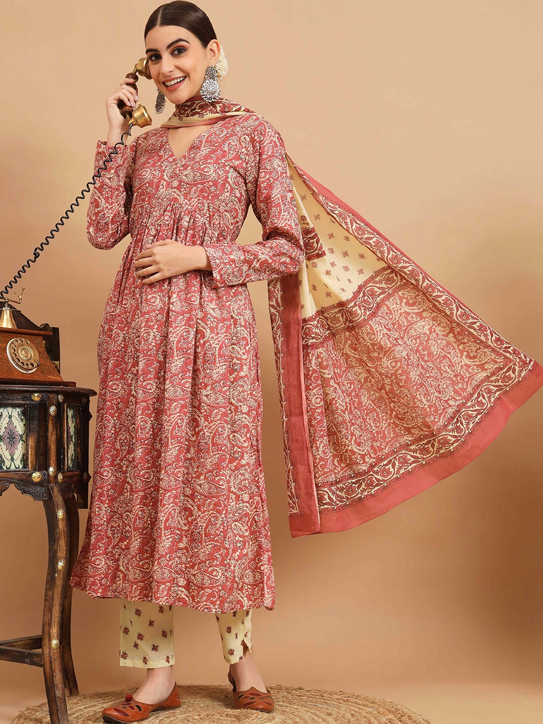 

Vbuyz Ethnic Motifs Printed Empire Kurta & Trousers With Dupatta, Peach