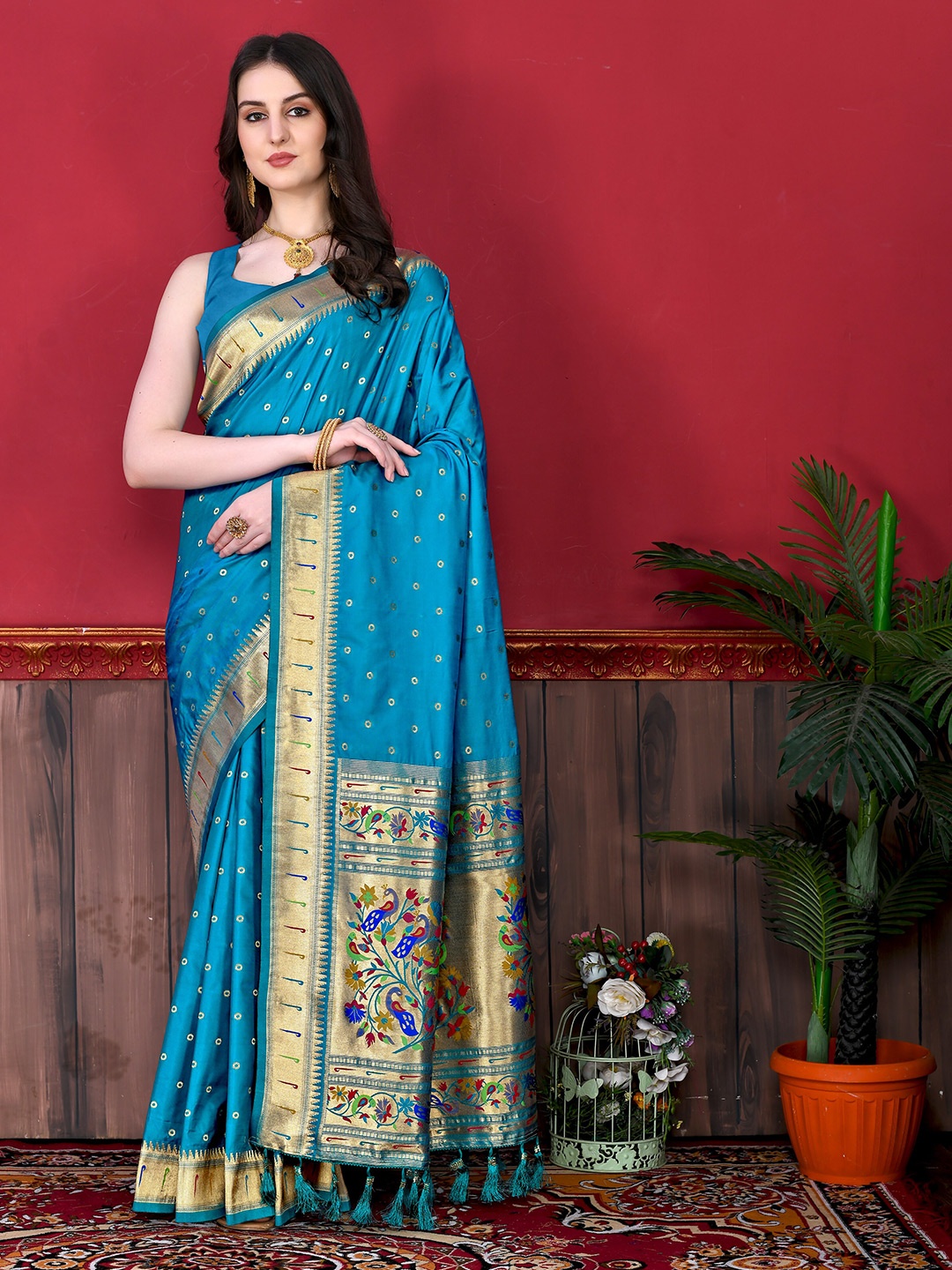 

YAVIRA SILK Floral Woven Design Zari Pure Silk Paithani Saree, Blue