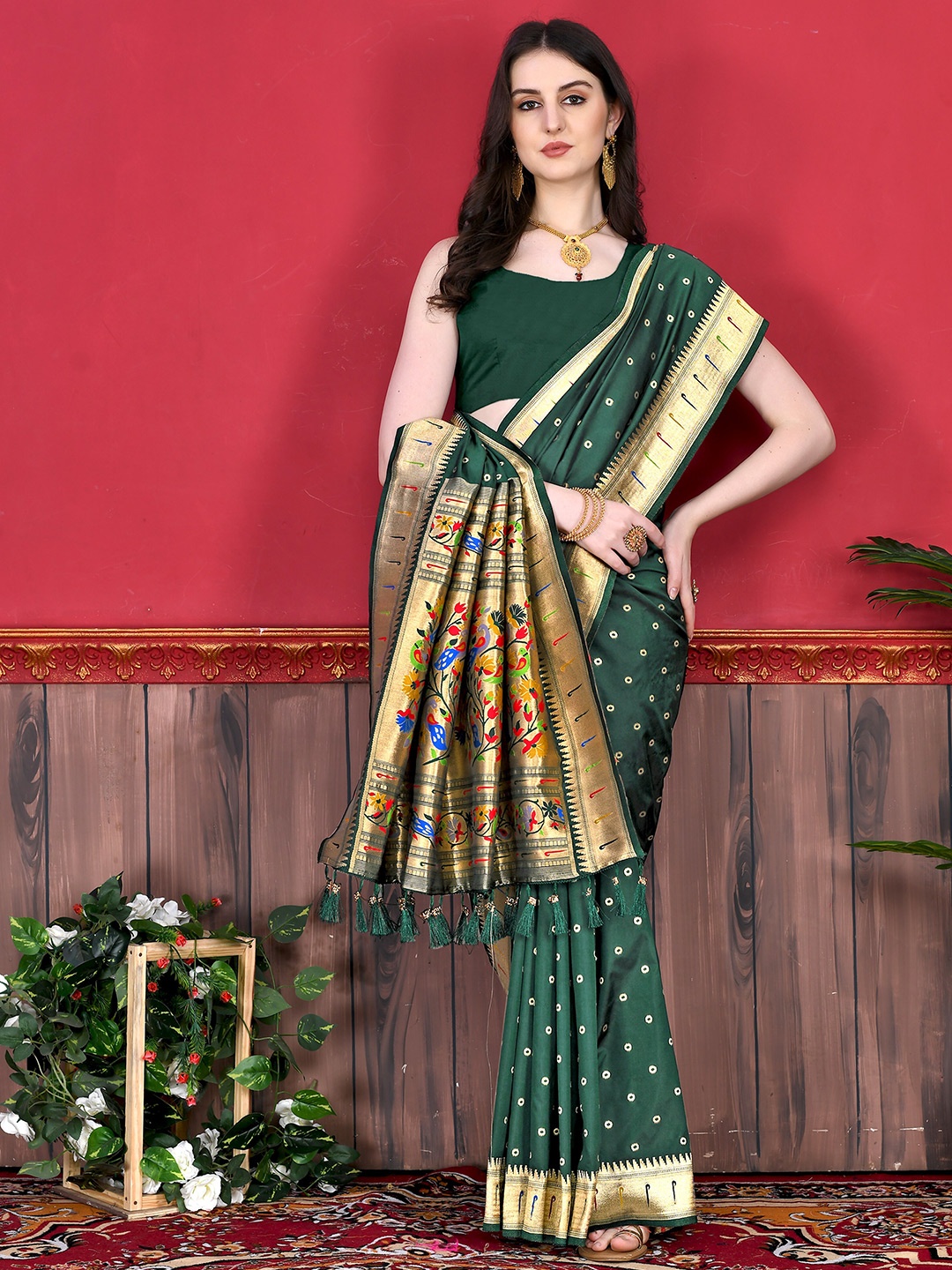

YAVIRA SILK Floral Woven Design Zari Pure Silk Paithani Saree, Green