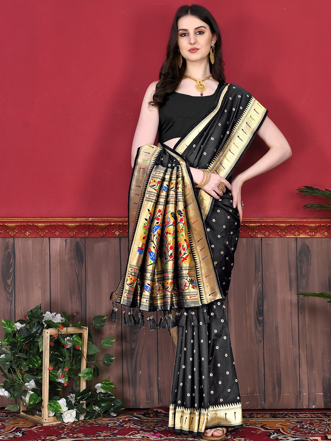 

YAVIRA SILK Ethnic Motif Woven Design Zari Pure Silk Paithani Saree, Black