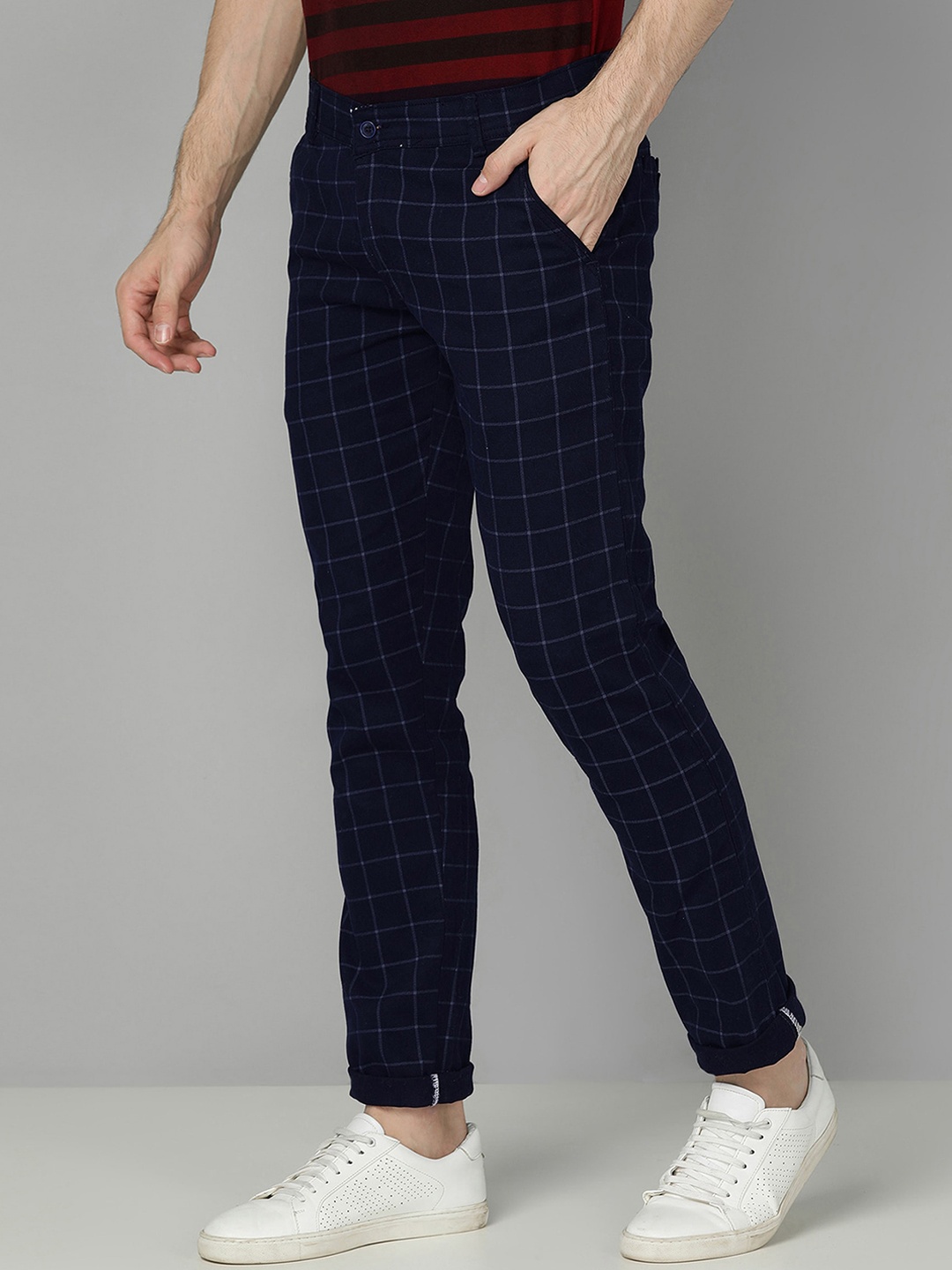 

FUBAR Men Checked Relaxed Slim Fit Mid-Rise Easy Wash Cotton Trousers, Blue