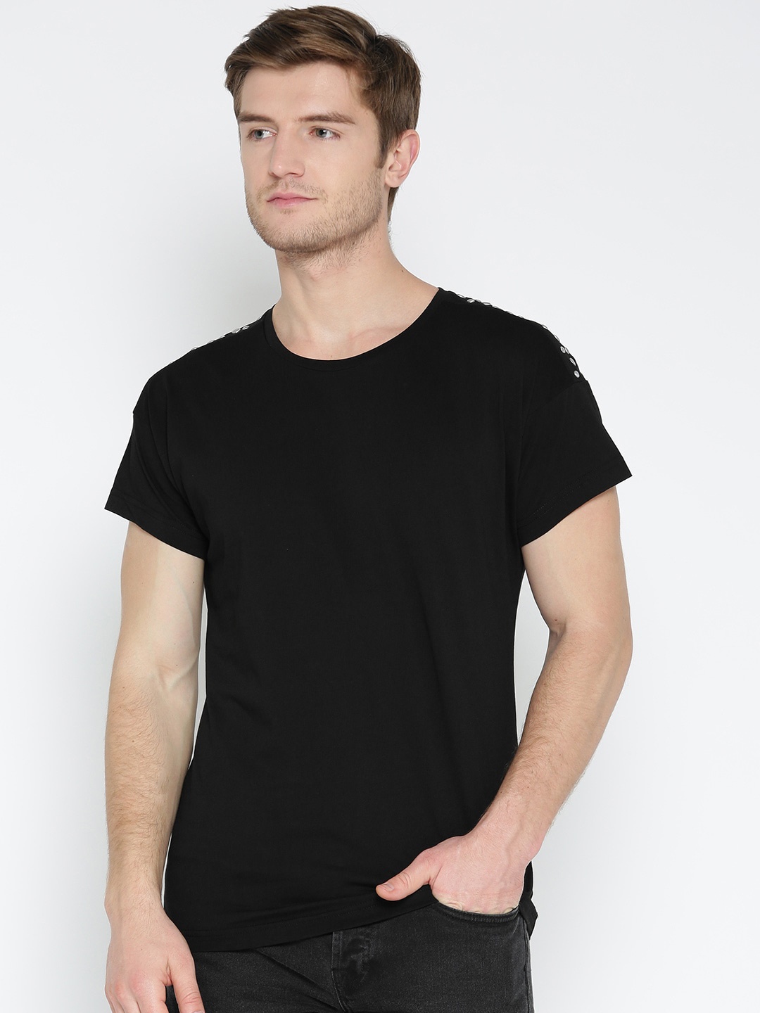 

Antony Morato Men Black Solid Round Neck T-shirt