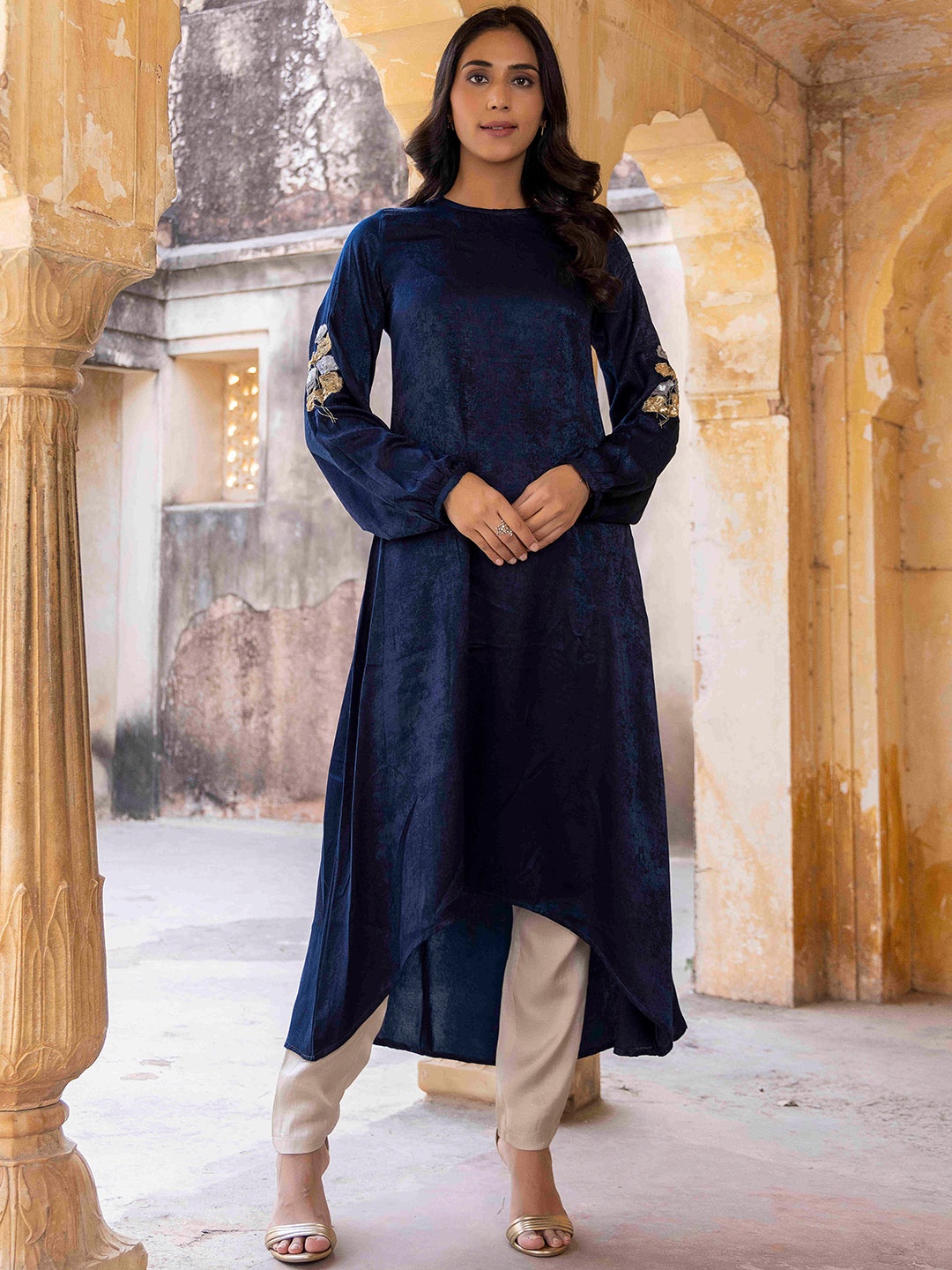 

Ragavi Sequinned A-Line Velvet Kurta with Trousers, Blue