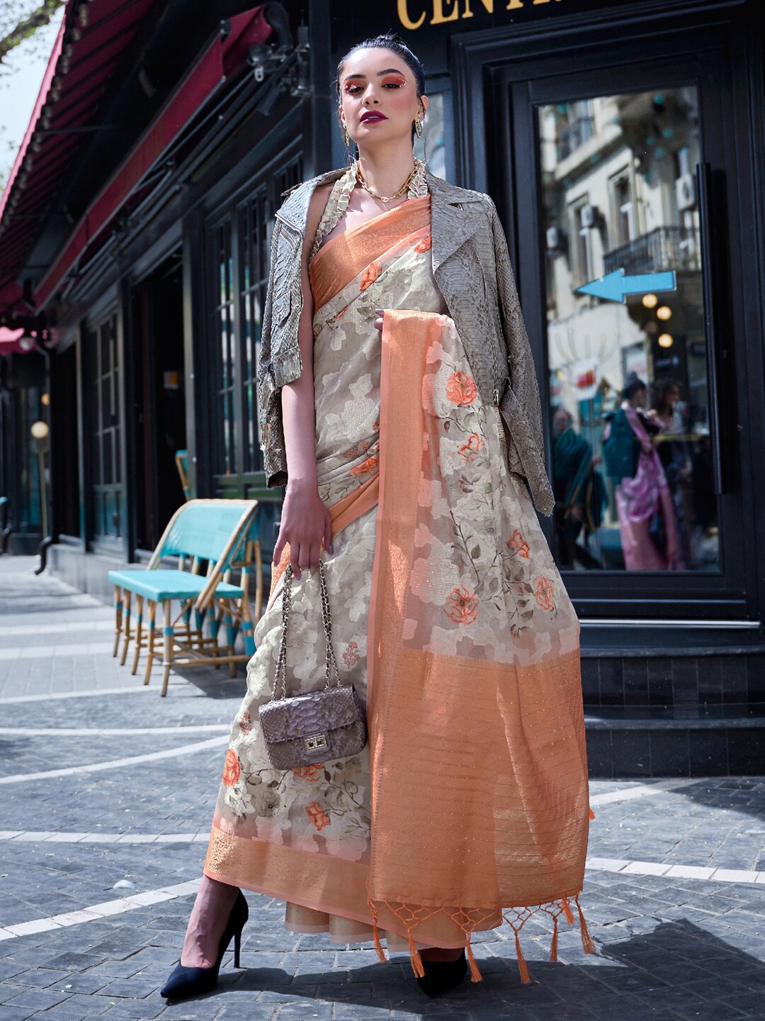 

Mitera Floral Sequinned Brasso Sungudi Saree, Off white