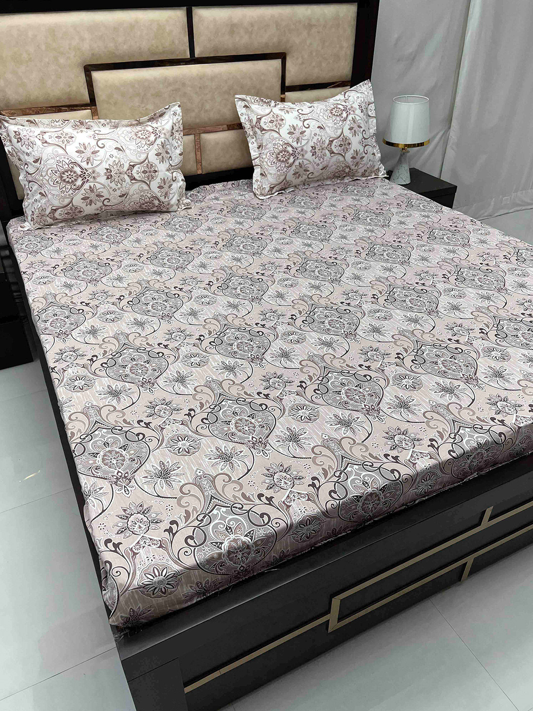 

Pure Decor Sapphire Grey Geometric Pure Cotton 240 TC Fitted King Bedsheet & Pillow Covers