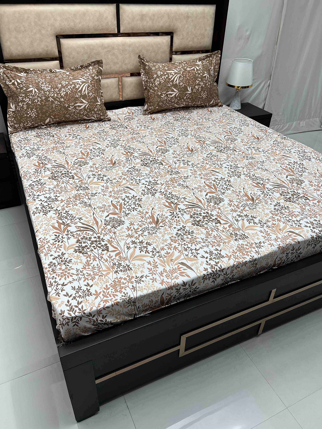 

Pure Decor Sapphire Brown & White Printed Cotton Fitted King Bedsheet with 2 Pillow Covers
