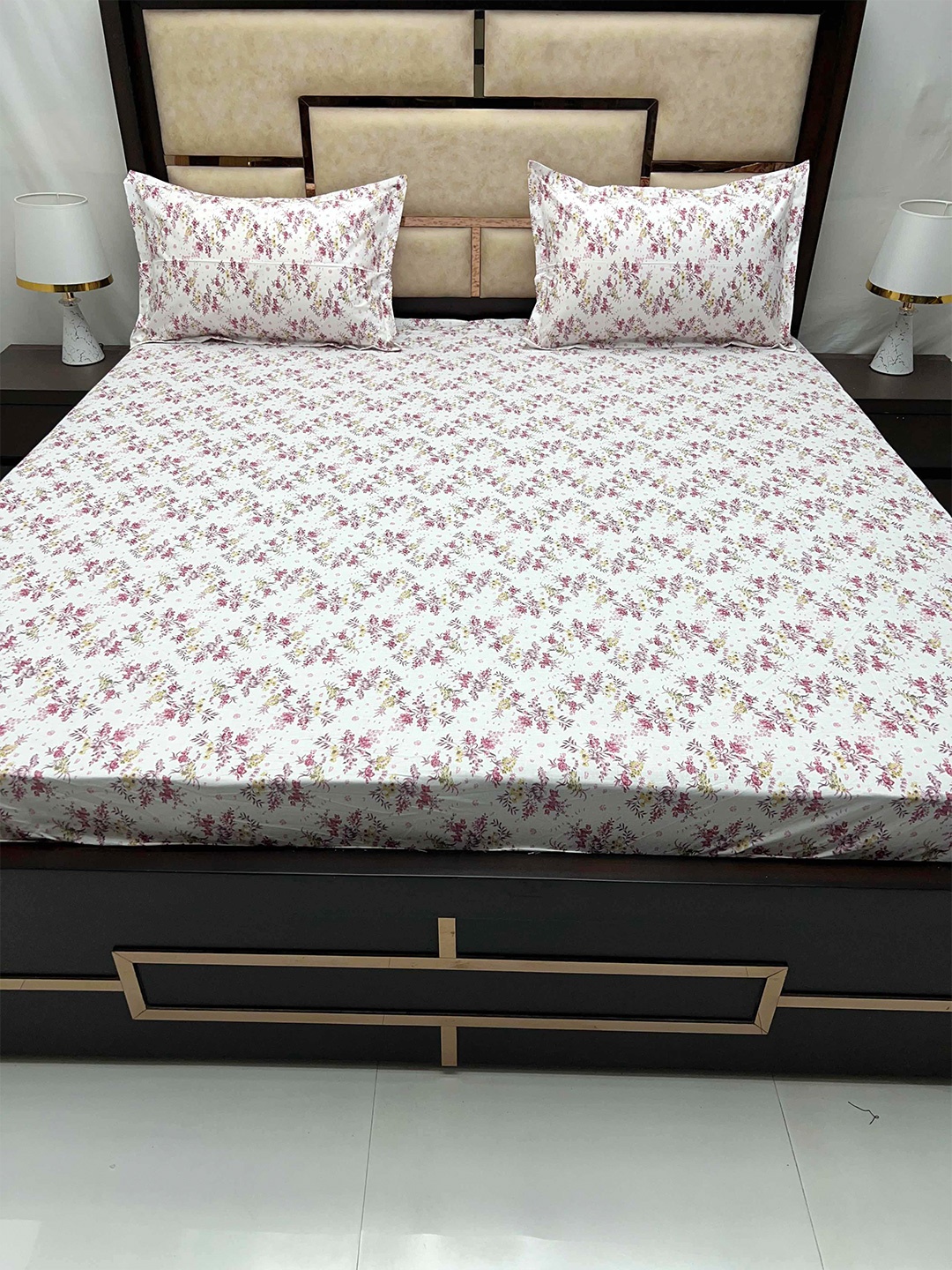 

Pure Decor Gem Maroon & White Printed Cotton Fitted King Bedsheet with 2 Pillow Covers