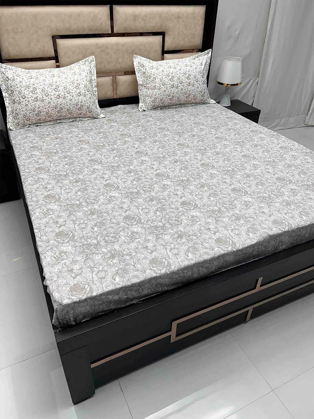 

Pure Decor Sapphire Grey Printed Cotton Fitted King Bedsheet with 2 Pillow Covers