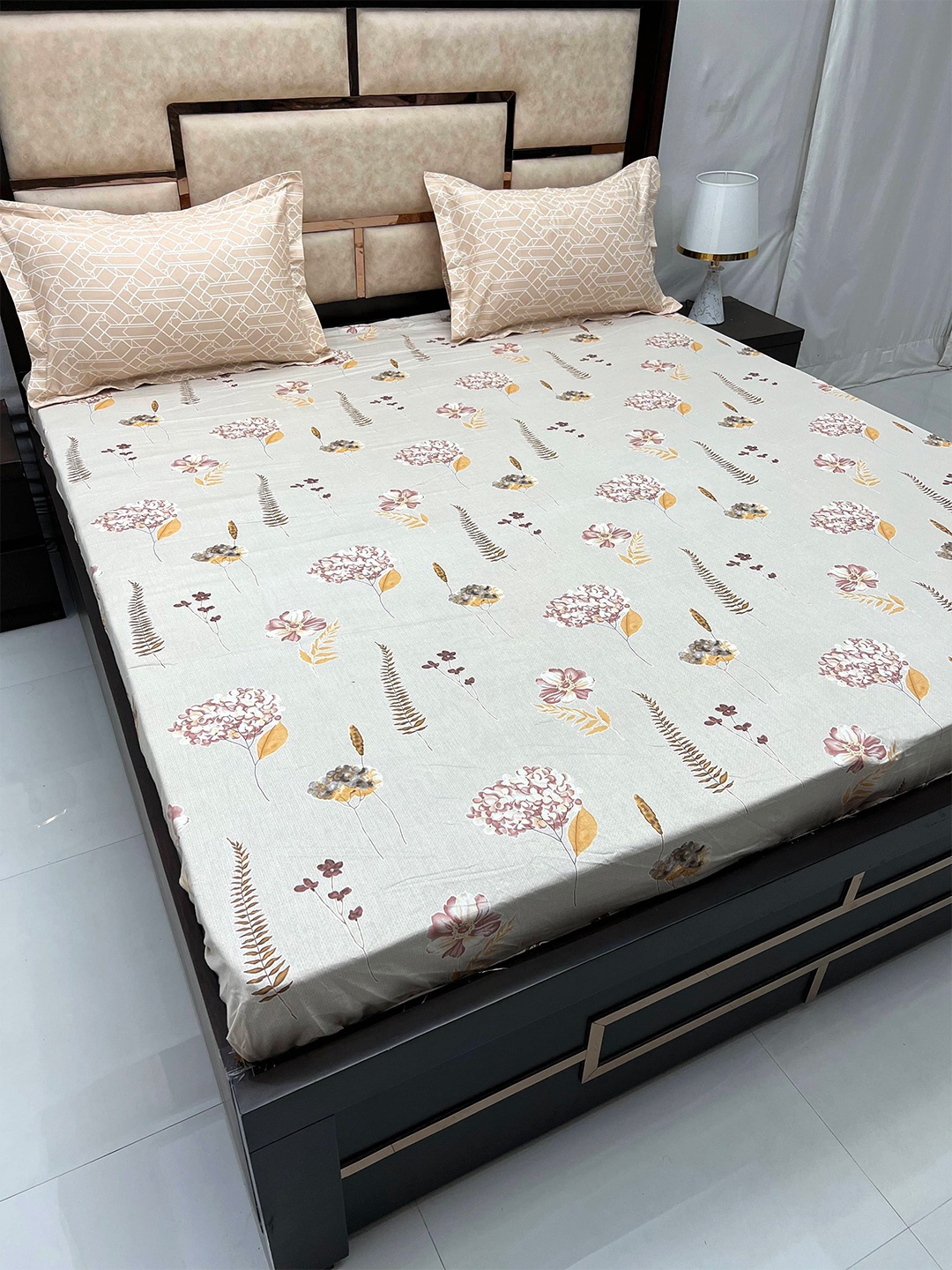 

Pure Decor Sapphire Grey & Yellow Printed Cotton Fitted King Bedsheet with 2 Pillow Covers