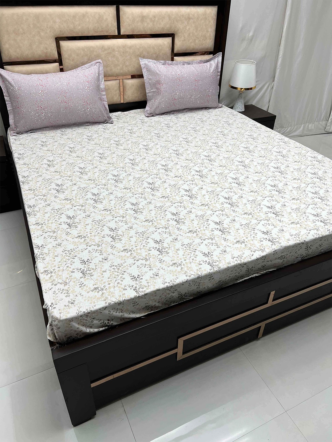 

Pure Decor Sapphire Grey & Beige Printed Cotton Fitted King Bedsheet with 2 Pillow Covers