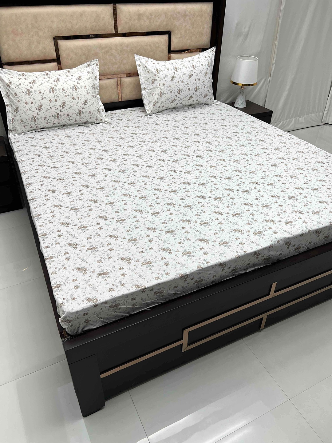 

Pure Decor Gem White & Grey Floral Cotton 240 TC Super King Bedsheet & 2 Pillow Covers