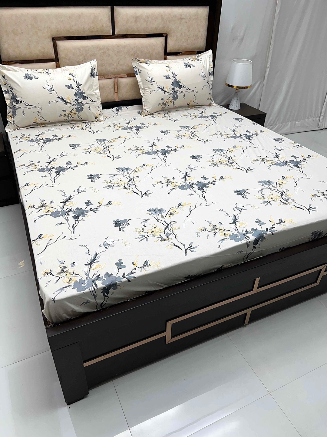

Pure Decor Gem Cream & Grey Printed Cotton Fitted King Bedsheet with 2 Pillow Covers