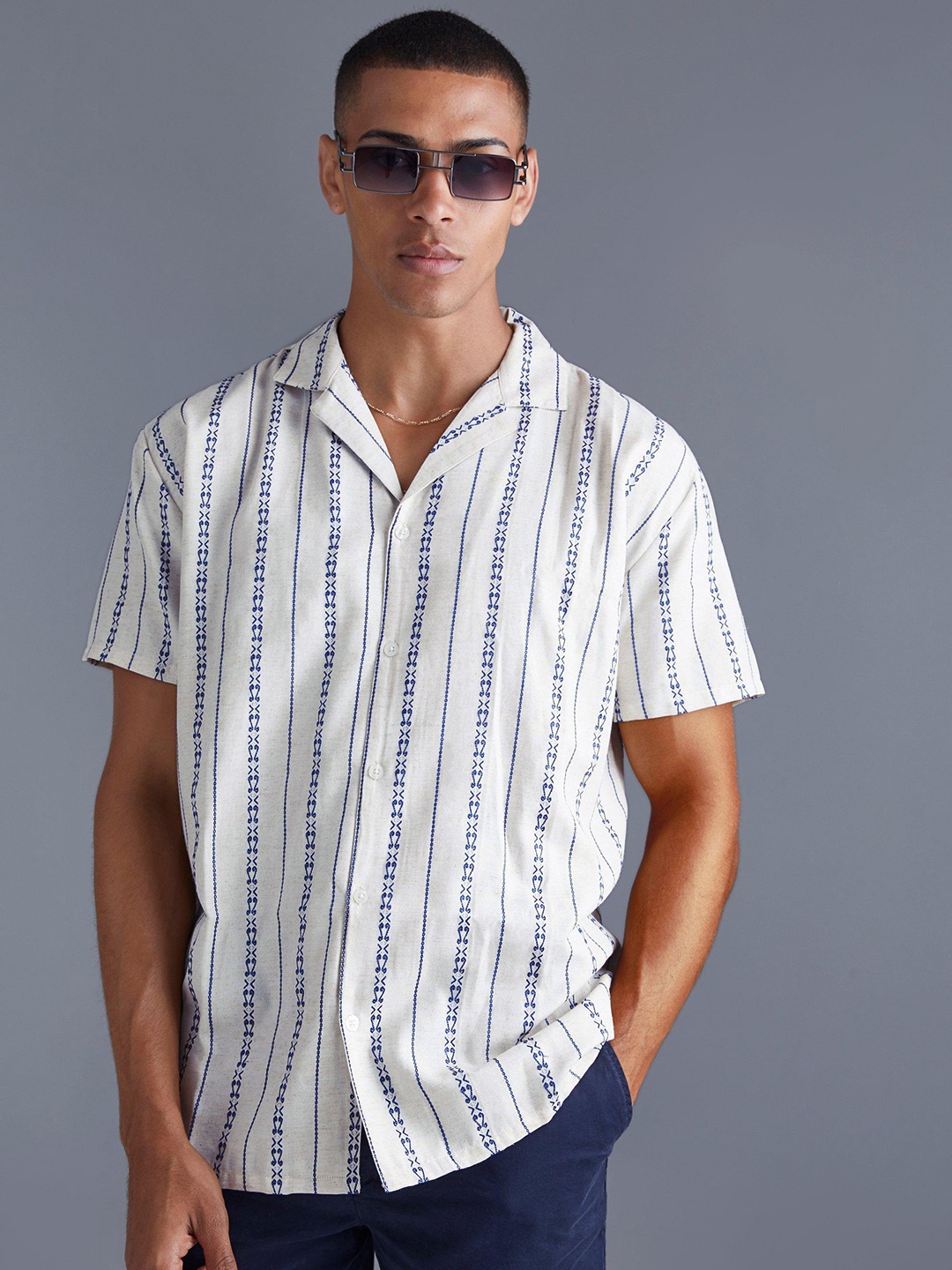 

boohooMAN Spread Collar Striped Regular Fit Shirt, Off white