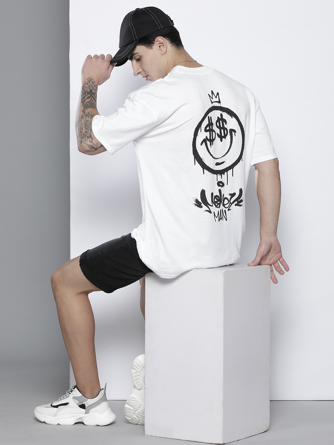 

boohooMAN Graphic Printed Drop-Shoulder Sleeves Oversized Pure Cotton T-shirt, White